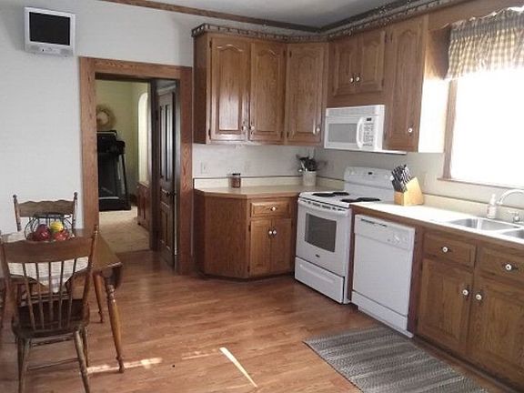 2nd image of 613 E Oakwood Ave