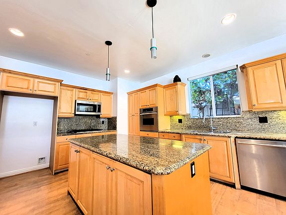 Martha Stewart would love this kitchen!