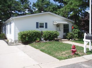 18 Pine Ridge Blvd, Whiting, NJ 08759