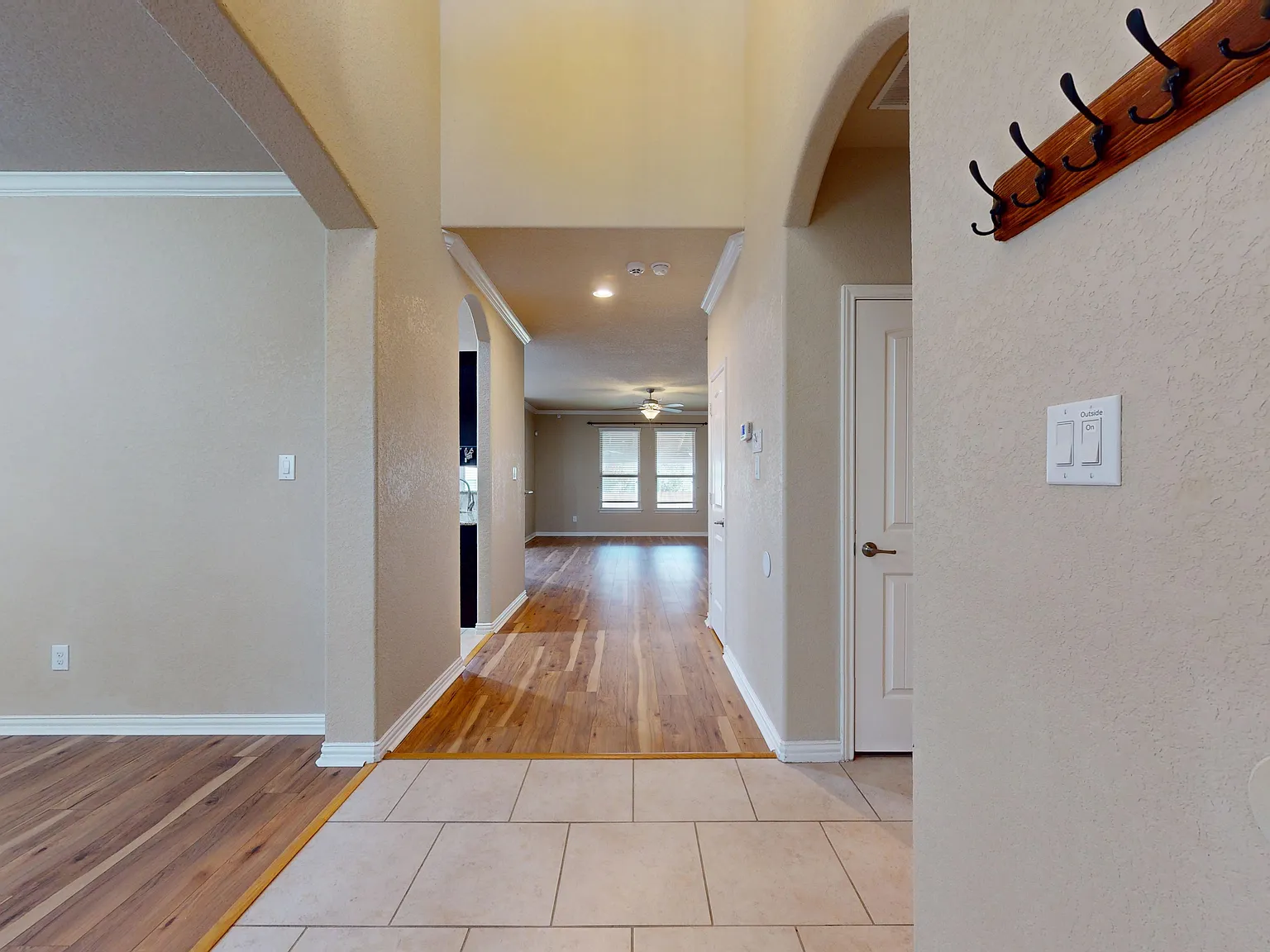 4 bed, 3.5 bath, 2597 sqft, $2,400 — Photo 4
