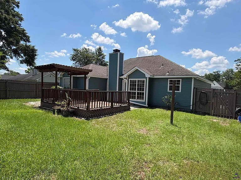 106 Quail Hollow Dr — Photo 2