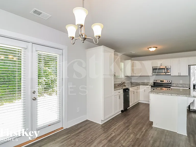 4535 Bonneville Dr — Photo 7
