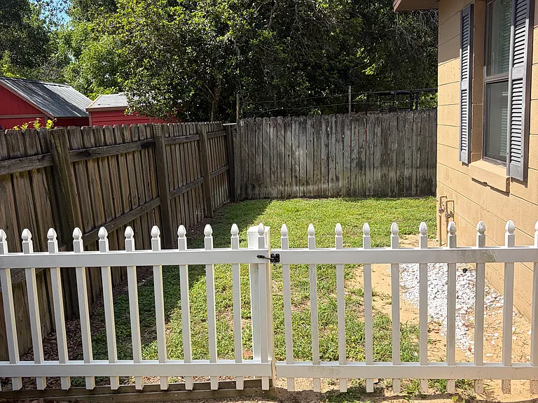 203 E Sumter St #B — Photo 9