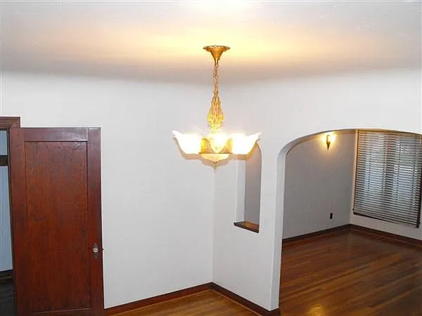 410 W Walnut St — Photo 8