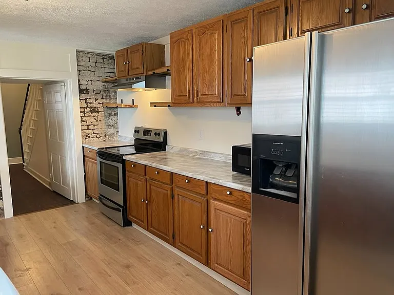 308 E Pitt St — Photo 12