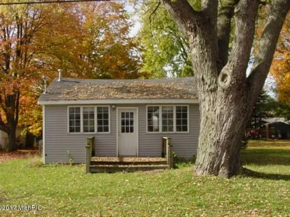 620 Hamilton St, Vicksburg, MI 49097