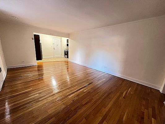 4th image of 87-02 Midland Pkwy #1R