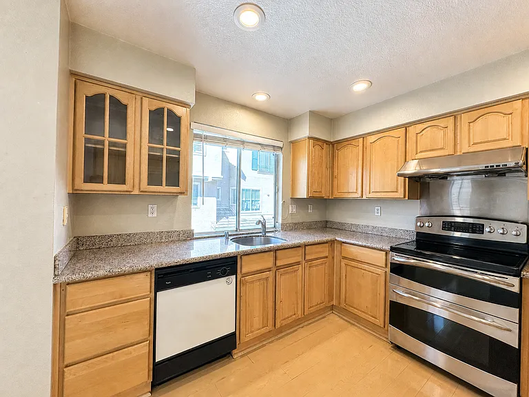 5000 Starling St — Photo 10