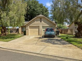 27 N Lee Ave, Oakdale, CA 95361