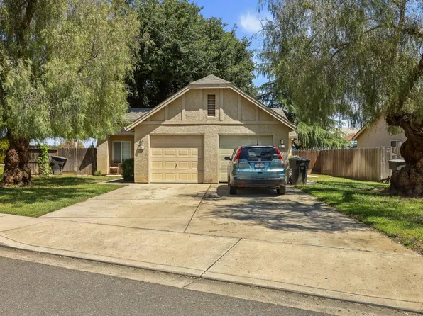 27 N Lee Ave, Oakdale, CA 95361