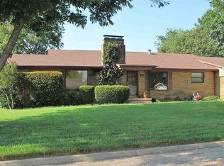 1110 S Meadow Dr NW, Ardmore, OK 73401