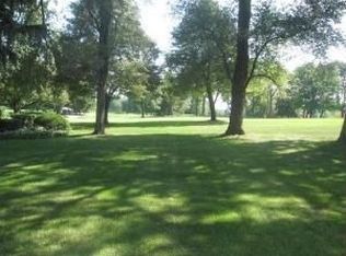 437 Inverway Rd, Inverness, IL 60067