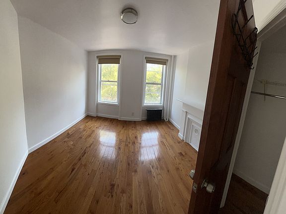 4th image of 392 12th St #1F