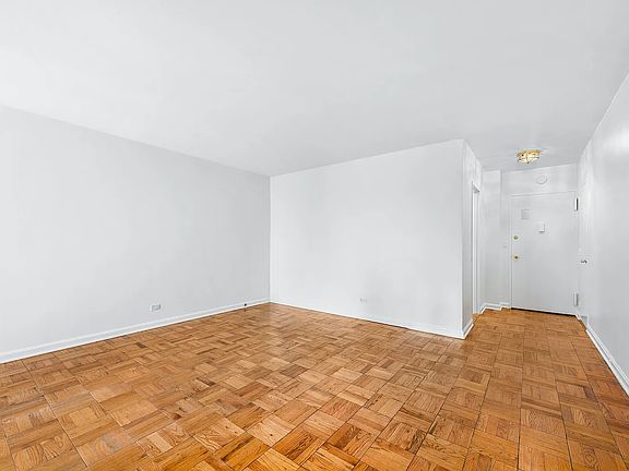 3rd image of 166 E 63rd St APT 8B