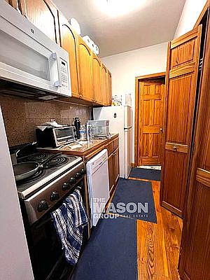 2nd image of 331 W 43rd St #3P