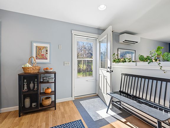 3rd image of 15 W Hill Terrace
