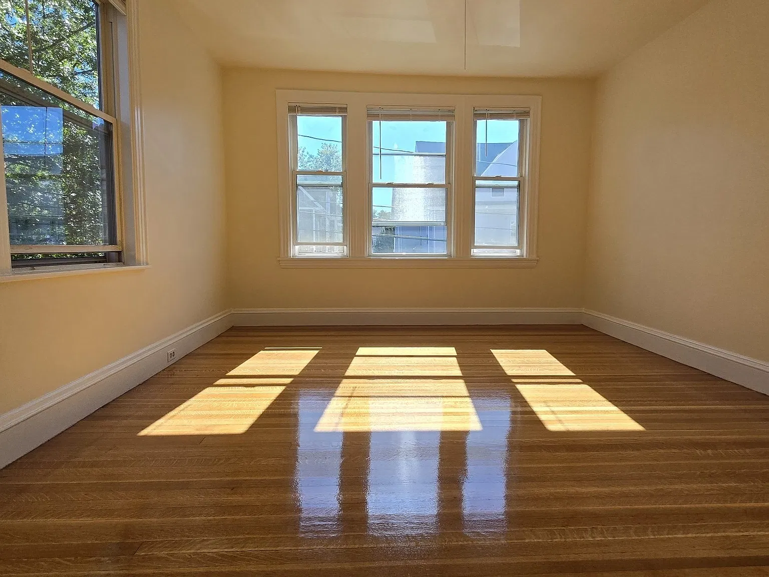 4 bed, 2.0 bath, 1800 sqft, $3,000 — Photo 4