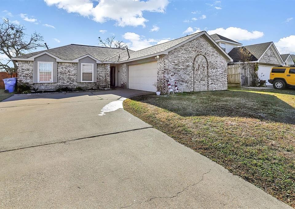 1st image of 2700 Larkspur Ln