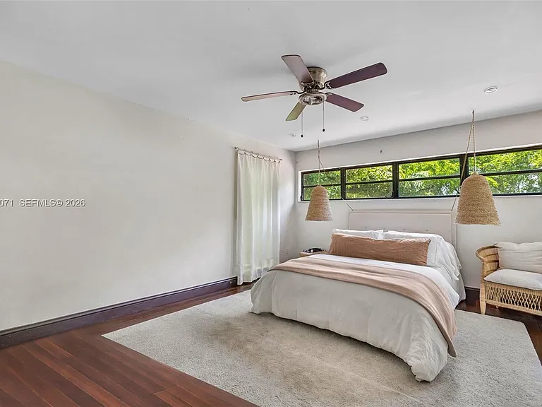 920 Aguero Ave — Photo 2