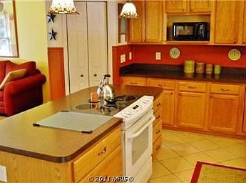 Kitchen w/ Cooking Island