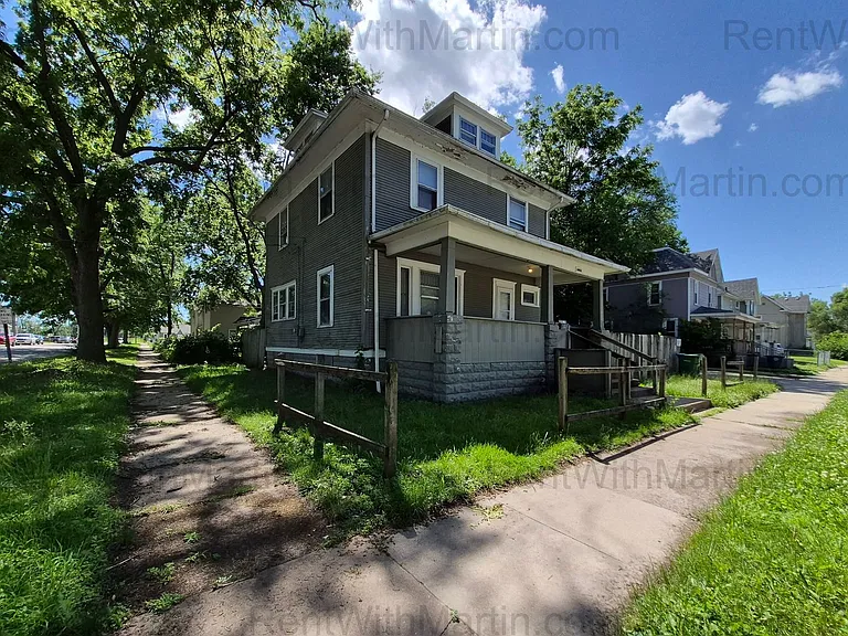 1128 Mulberry St — Photo 1