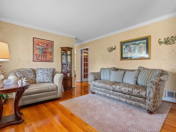 4th image of 135 Newcastle Dr