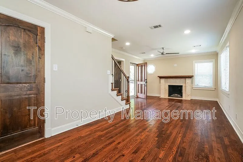 3 bed, 2.0 bath, 1376 sqft, $2,895 — Photo 4