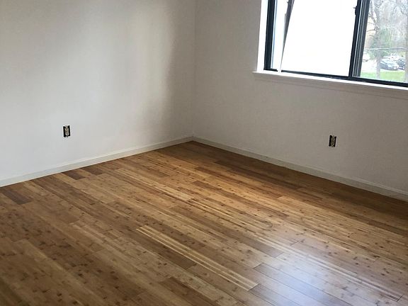 2nd image of 4 Bridgeview Cir Unit 41