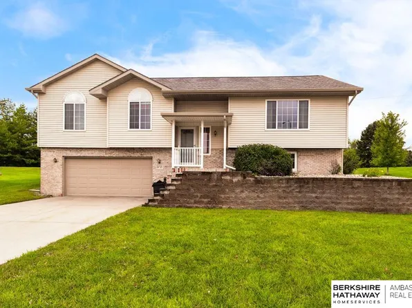 21725 Hilltop Ave, Gretna, NE 68028
