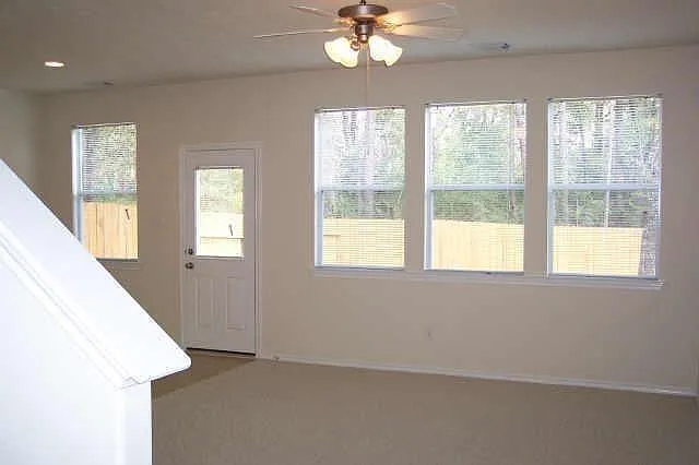3 bed, 2.5 bath, 1632 sqft, $1,950 — Photo 3