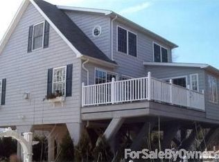 10 Edgewater St, Fairhaven, MA 02719