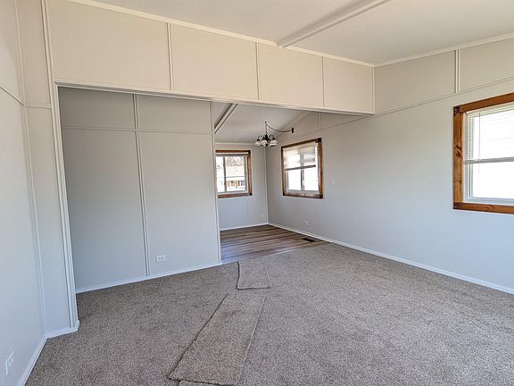 5th image of 313 Hawthorne Cir