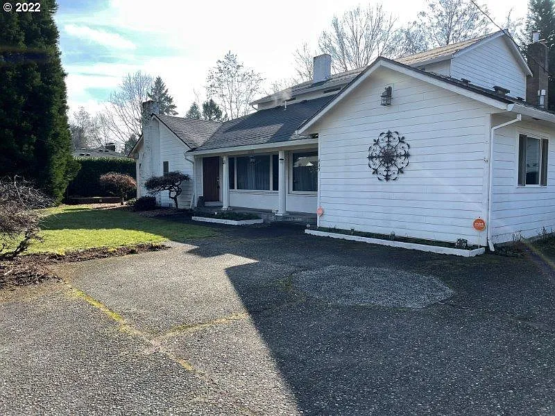 435 NE Birchwood Ter photo 1