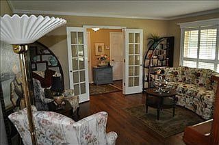 4th image of 115 Thompson Dr