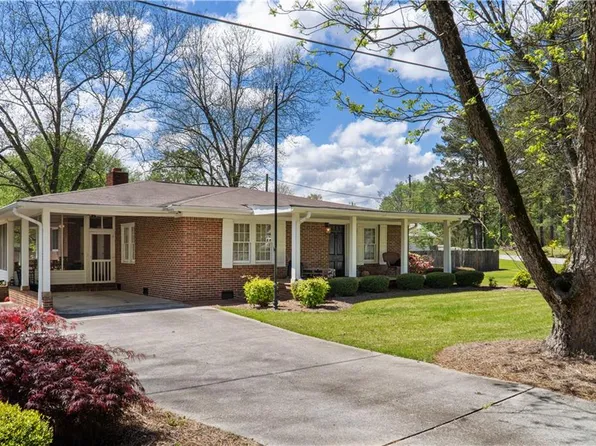 2 Old Draketown Trl, Villa Rica, GA 30180