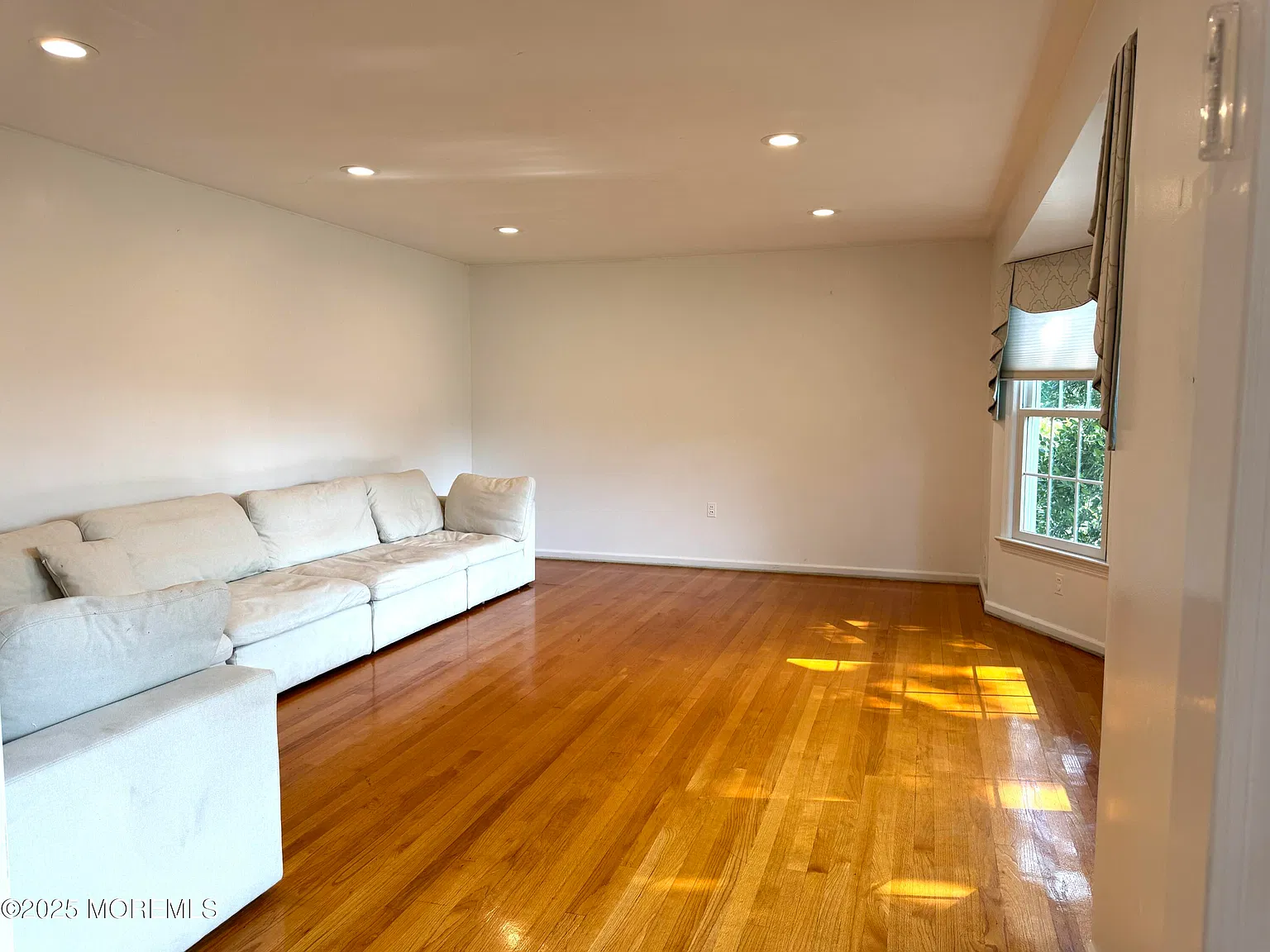 4 bed, 3.5 bath, 2400 sqft, $3,200 — Photo 3