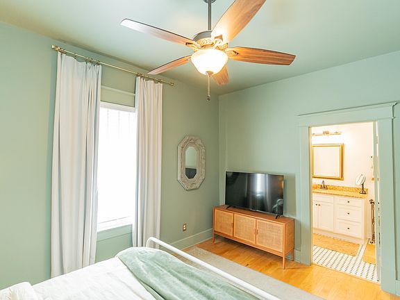 4th image of 5619 Saint Elmo Ave
