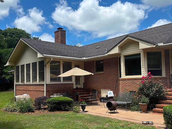 4th image of 1010 Ridge Cir S