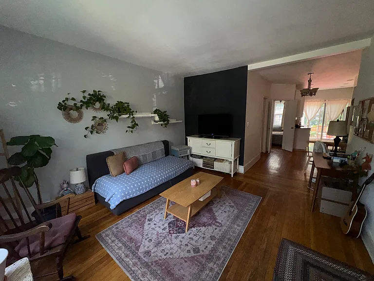 388 Burns St #1 — Photo 4
