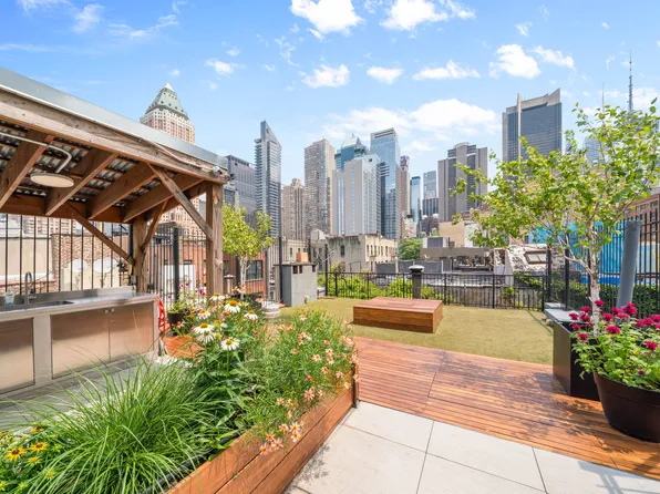 646 9th Avenue image 1 of 21