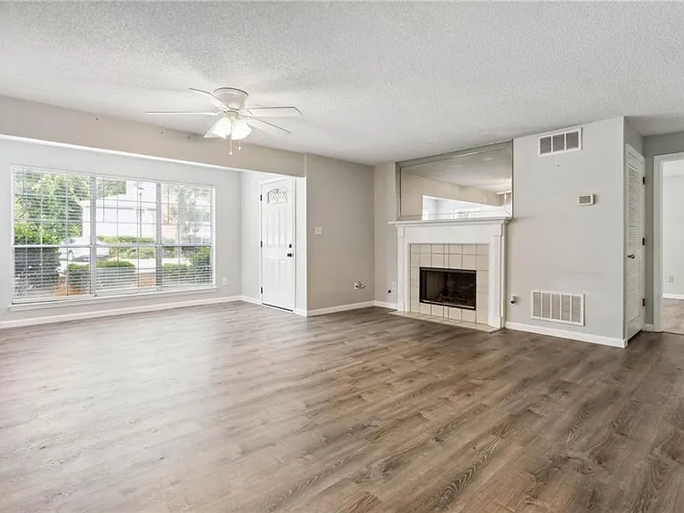 6362 Wedgeview Ct — Photo 5