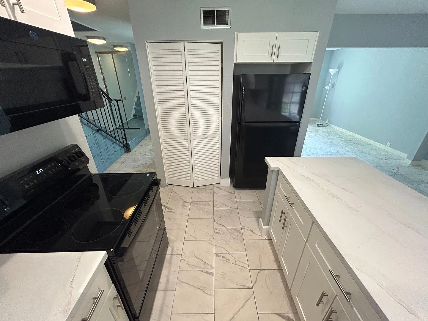 Spacious 2 Bedroom Townhome In Las Vegas Country Club — Photo 3