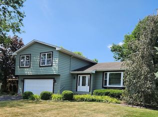 10028 Redbud Rd, Munster, IN 46321