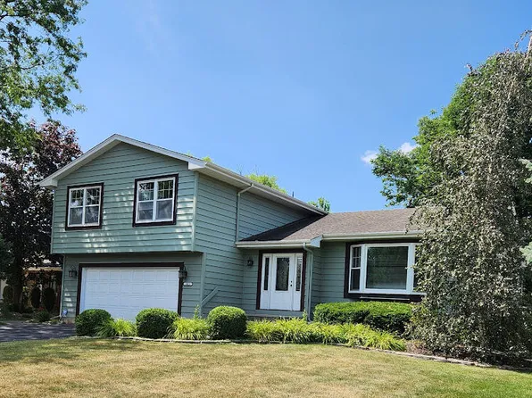 10028 Redbud Rd, Munster, IN 46321