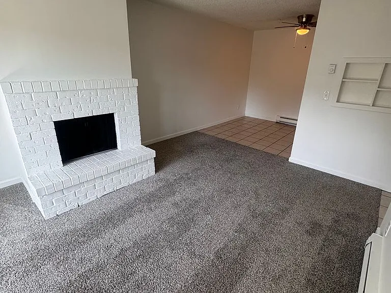 Spacious 1 Bedroom Apartment Homes — Photo 16