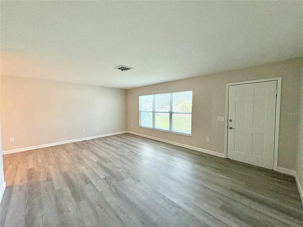 3 bed, 2.0 bath, 1624 sqft, $1,995 — Photo 4