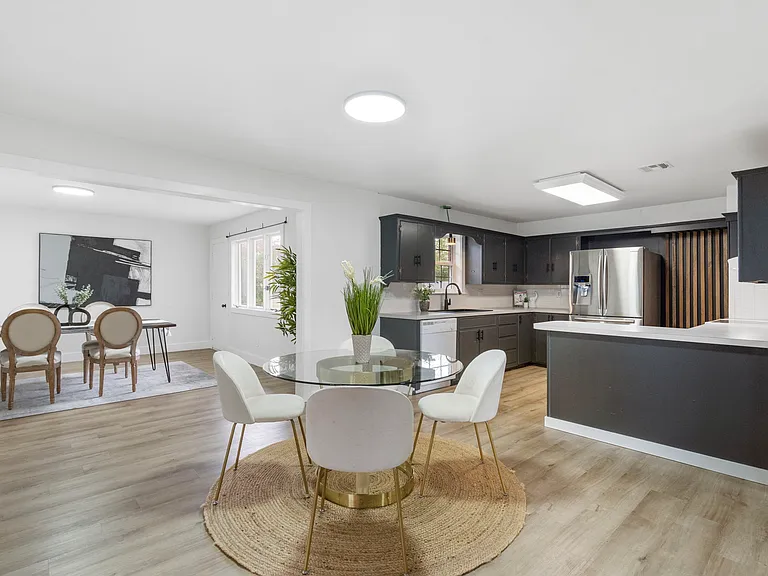 701 NW Ford Ln — Photo 8