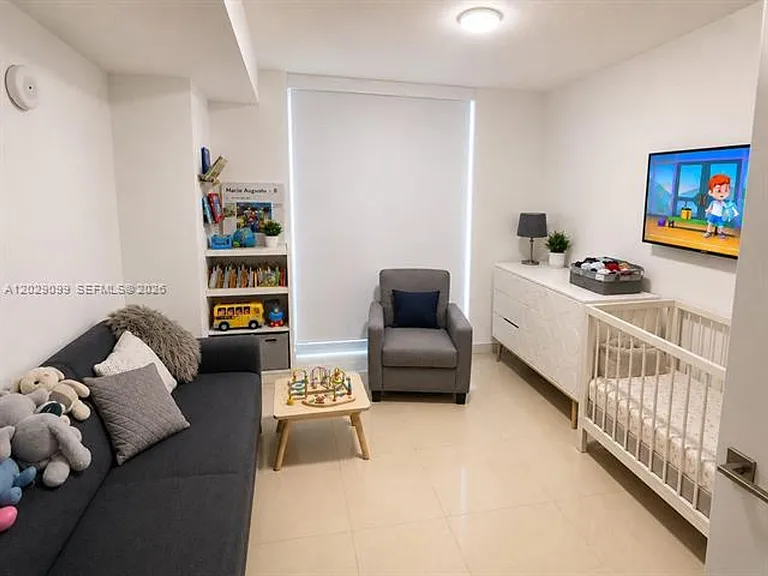 1111 SW 1st Ave #2020 — Photo 4