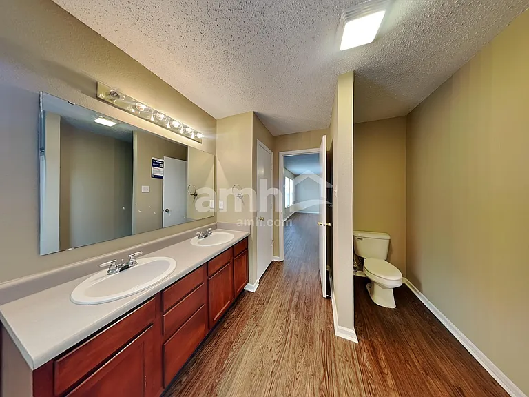 5627 N Plymouth Ct — Photo 13