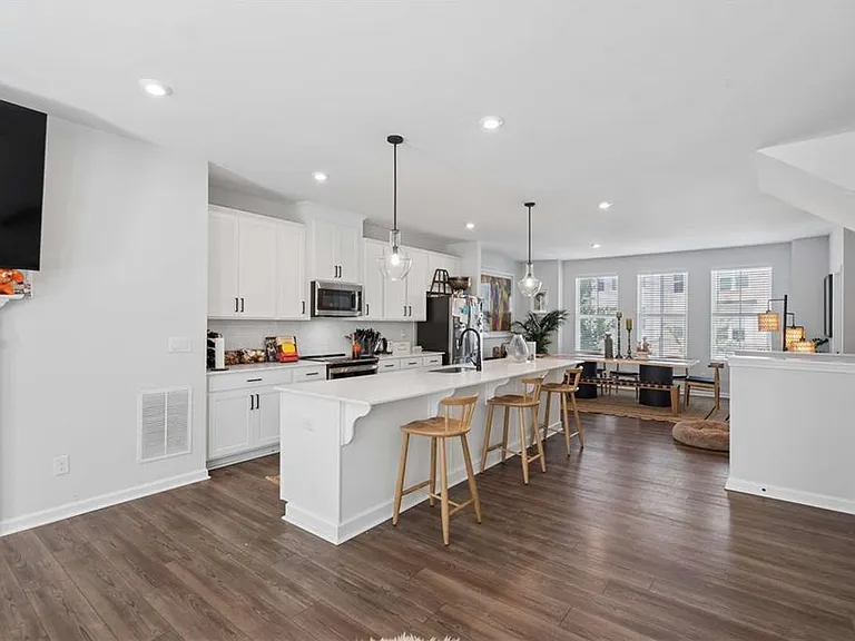 383 Skylar Way SE — Photo 5